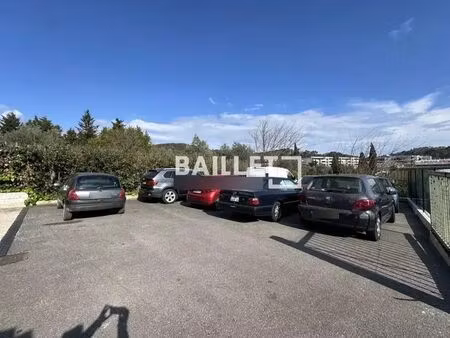 location commerce 49 m²
