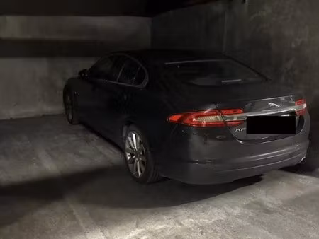 parking de 13 m² - cours de la somme  bordeaux - emplacement pratique pour investissement.