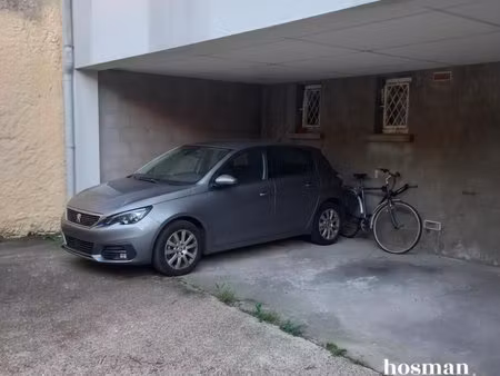 place de parking sécurisée - rue guépin  bordeaux 33800
