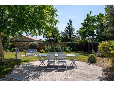 propriété de caractère avec longère  logement d’amis et grange