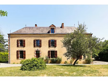 vente demeure de prestige 13 pièces  310.55m²  pouzauges