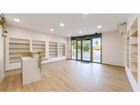 vente local commercial  90.00m²  anglet