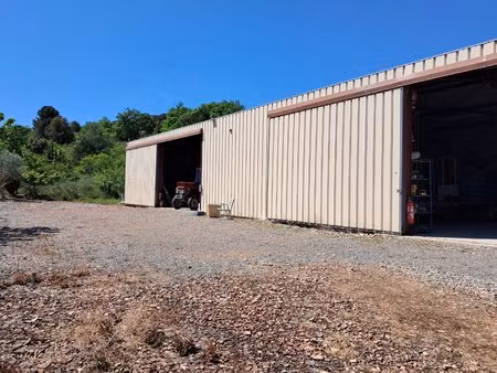 a vendre batiment sur terrain d'1ha axe limoux carcassonne