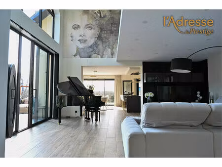 vente demeure de prestige 5 pièces  250.00m²  pennedepie