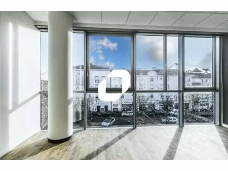 location bureaux 83 m²