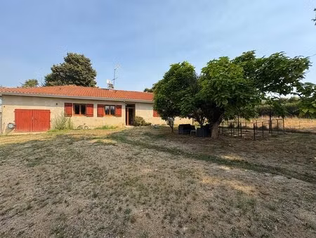 maison 137m2 + dépendances + élevage canin sur 5 7 ha de terrain proche de aire sur...