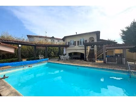 maison 5 pièces 257m2 avec piscine et garages à aire sur l'adour (40)