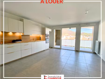location appartement 4 pièces 80m2 voiron 38500 - 1050 € - surface privée
