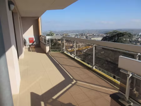 location appartement 4 pièces 99m2 rodez 12000 - 880 € - surface privée