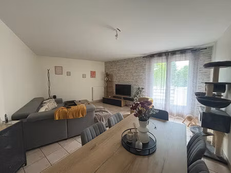 t3 avec balcons - les marins- châteauroux - place de parking privative en sous-sol -