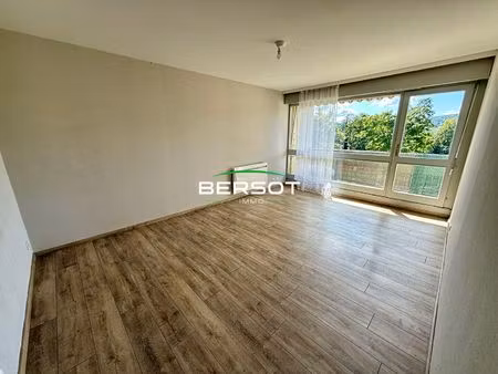 appartement t2 avec balcons et place de stationnement