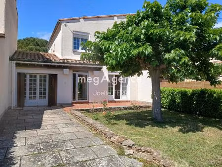 maison de ville avec jardin orbore et cloture