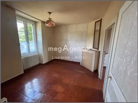 maison en pierre avec plus d’un hectare de terrain attenant