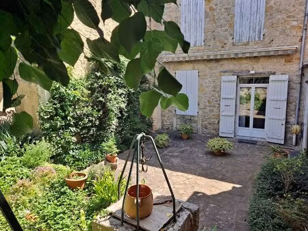 grande maison en pierre avec jardin et garage en hyper centre de