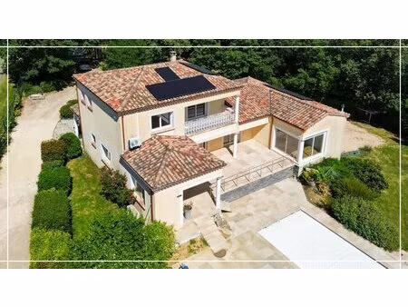 maison de 5 pièces de 190 m² à saint-lary
