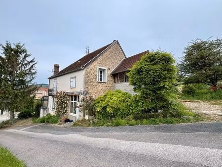 maison en pierres en cours de rénovation de 171m² habitables.