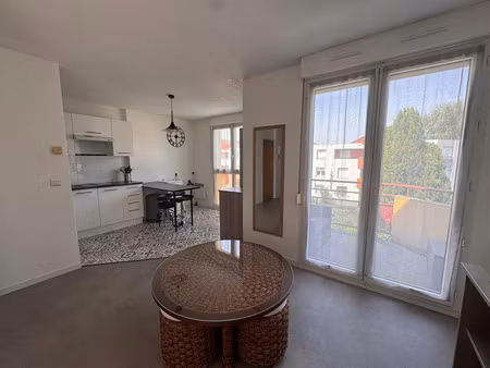 location appartement 1 pièces 30m2 lons 64140 - 550 € - surface privée