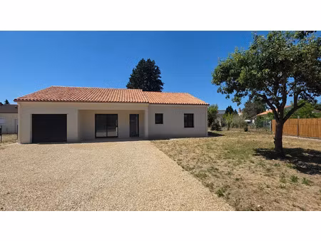 location maison 4 pièces 119 m² à lencloître (86140)  900 €