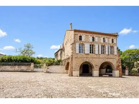 propriété substantielle avec jardin dans un village dynamique