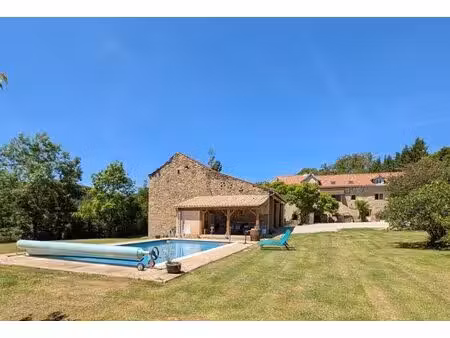 belle propriété en pierre! possibilité chambres d'hôtes.