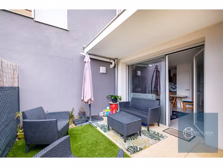 chassieu centre - beau t3 de 69 m2 avec terrasse et garage