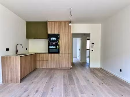 luxueus appartement met 2 slpk en terras + tuin te berchem