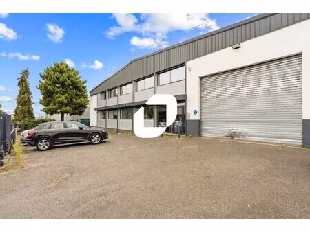 location local d'activités 1 885 m²