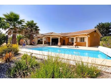 maison 8 pièces 202 m² plain-pied piscine garage double cussac-fort-medoc