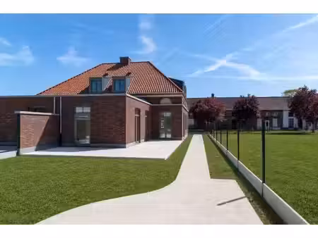 karakteristieke nieuwbouw met garage en tuin in moerbrugg...