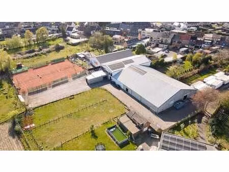bâtiment d’entreprise de 1.699 m² comprenant un entrepôt ...