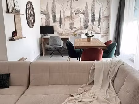 spacieux t3 rénové avec balcon à trappes