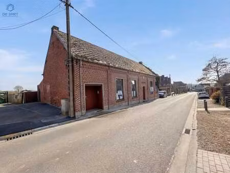 à vendre : bâtiment multifonctionnel pour des activités cult