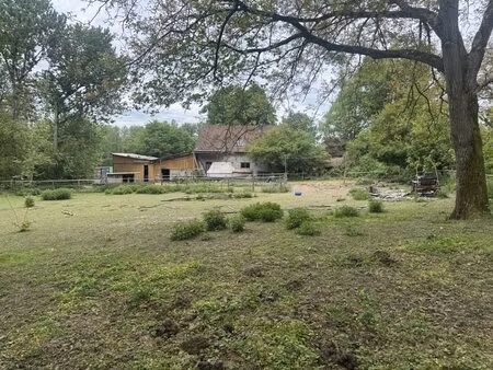 maison de ferme proche de la frontière avec écuries et 7 500 m² de terrain