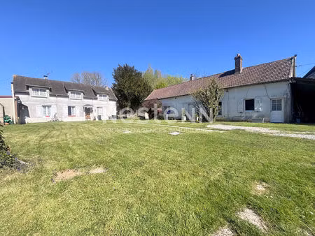 charmante propriété ancienne pleine de potentiel sur un terrain d'environ 4 500 m². possib
