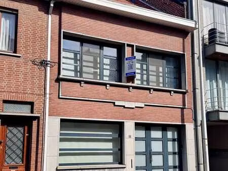 maison 2 façades lumineuse & prête à emménager – peb c !