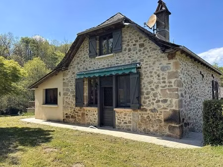 moulin ancien situé dans la campagne de l’aveyron