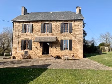 maison en pierres avec dépendance sur 5 500 m2 de terrain