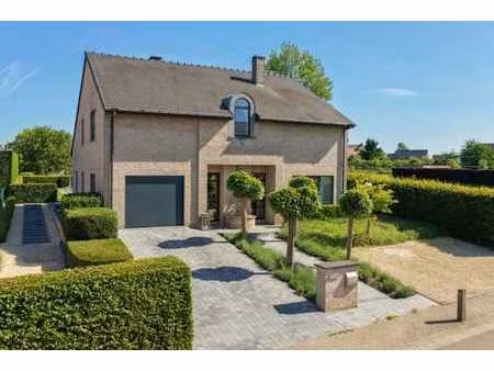 villa prête à emménager avec piscine et bureau