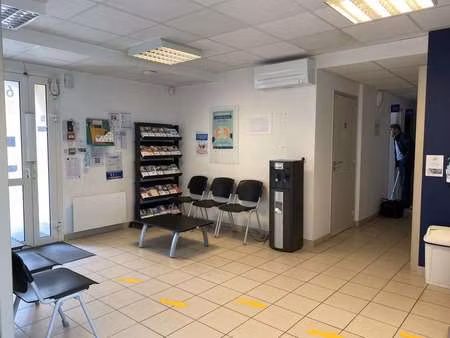 location bureaux et commerces à saint-philbert-de-grand-lieu (44310) : à louer / 147m² sai