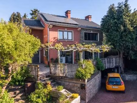 villa renovee en parfait etat - dans un clos/terrain de fond