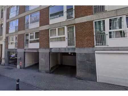 place de parking intérieur à loué