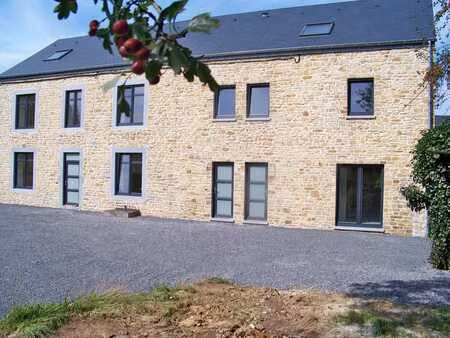 bel appartement rénové au calme. proche grands axes.