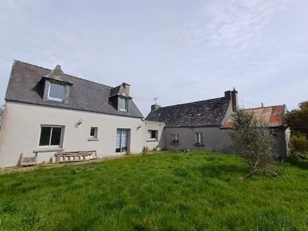 plougasnou campagne  corps de ferme comprenant 2 maisons et un hangar sur 11200 m2 de...