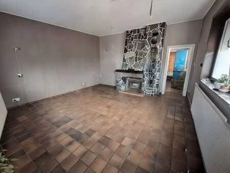 maison 3 façades à vendre avec 2 chambres + garage
