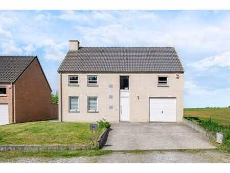 construction 2014  +-163m² sur 7a83. 3ch  garage  parking.