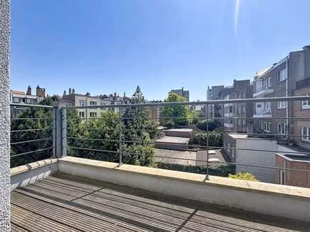 appartement 2 chambres · ±90 m² · entièrement rénové en 2018