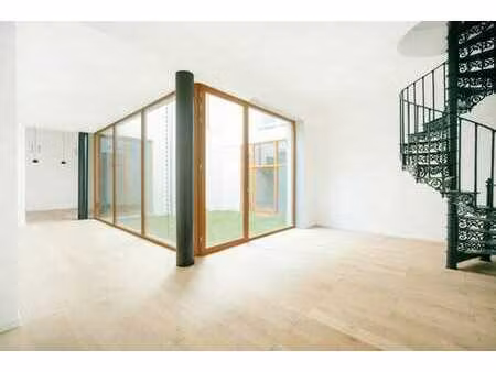appartement spacieux entièrement rénové avec jardin privatif