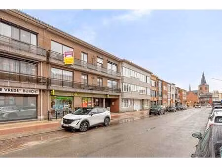 verzorgd appartement met 2 slaapkamers en terras.