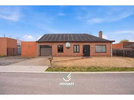 te koop - bungalow met 3 slaapkamers en veel potentieel i...
