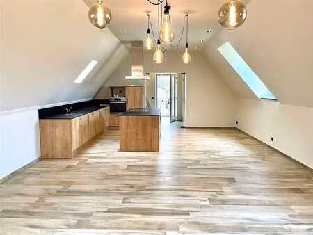 magnifique appartement de 180m² situé au 1er étage avec deux
